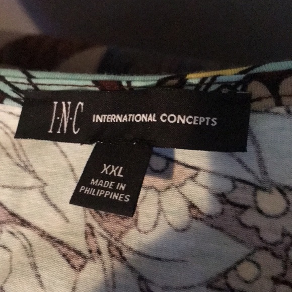 International Concepts Ladies XXL top w/ blue leaves & yellow brown floral NWT - Picture 2 of 5